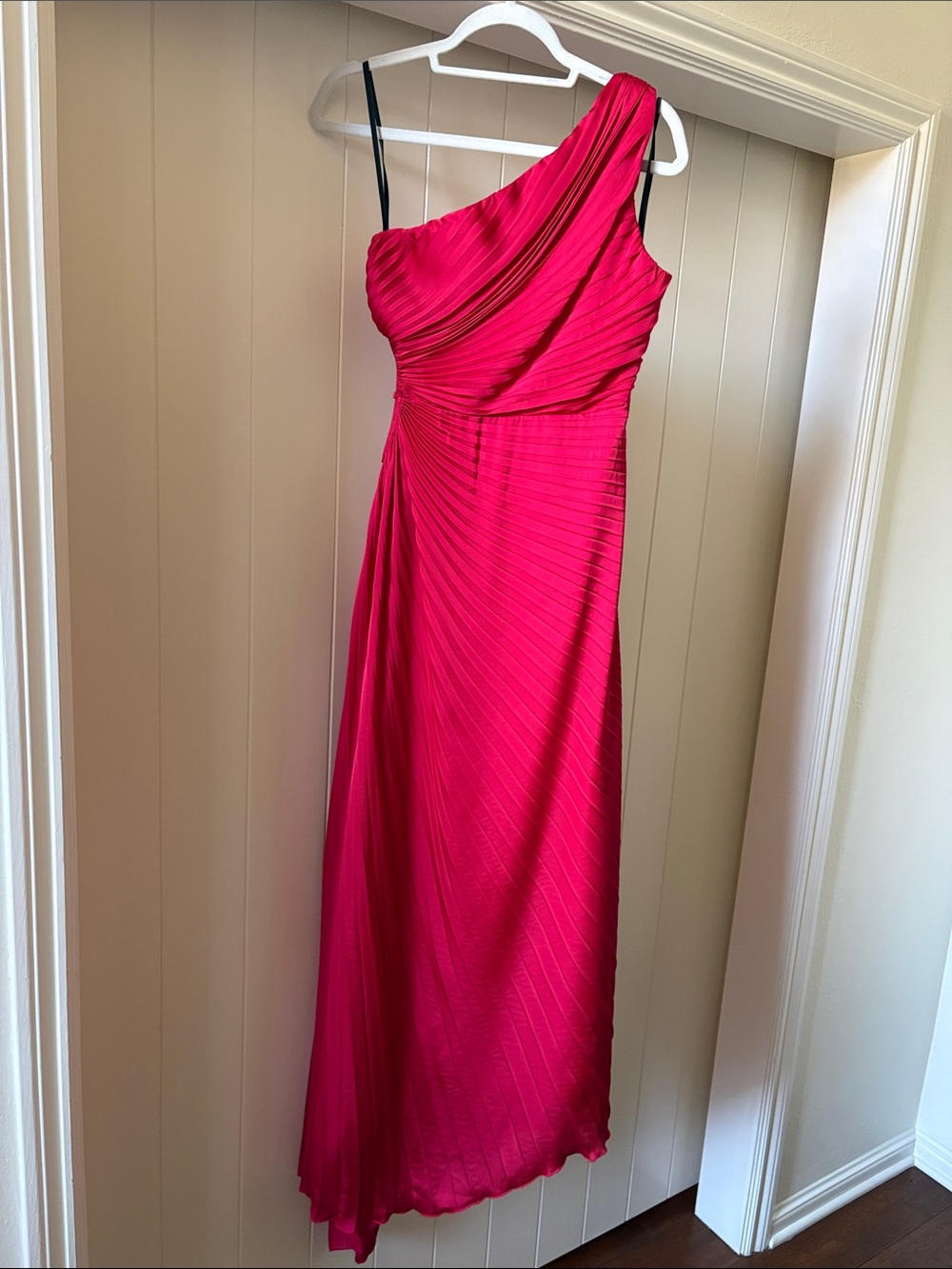 Minuet Brand Women's One-Shoulder Fuchsia Evening Gown Medium
